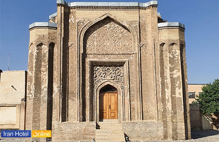 نمایی کامل از گنبد علویان همدان