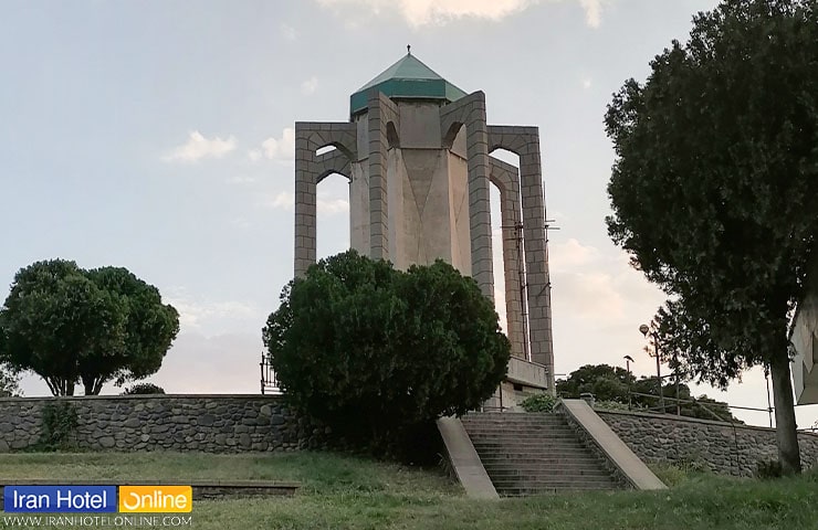 آرامگاه باباطاهر در شهر همدان