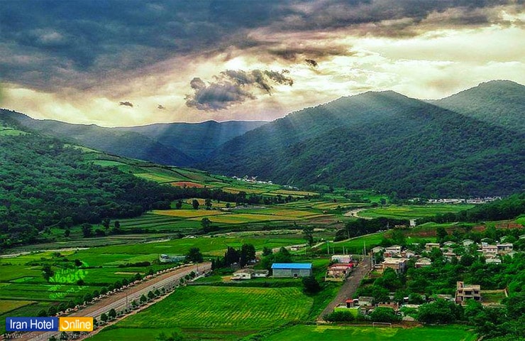 نمای از شهر زیبای گرگان و تابش خورشید از پس ابرها