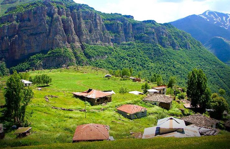 روستای هریجان در کنار آبشار هریجان چالوس