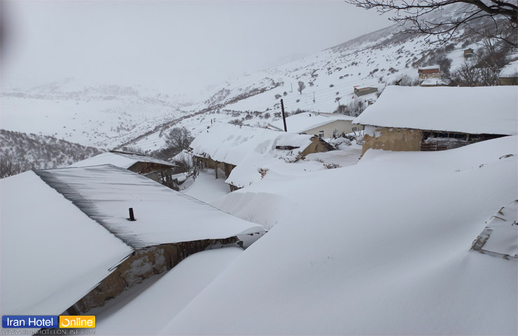 روستای زیبا پوشیده در برف از منطقه هزار جریب