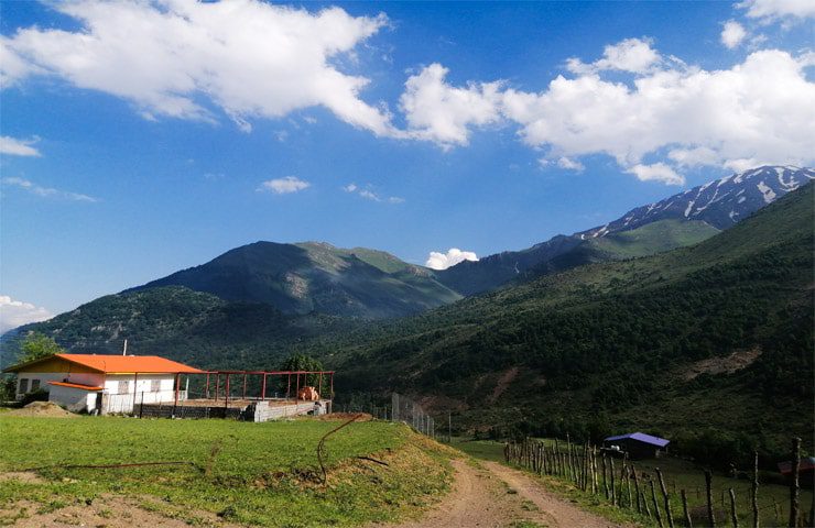 مسیر خاکی در روستای توریستی الیت