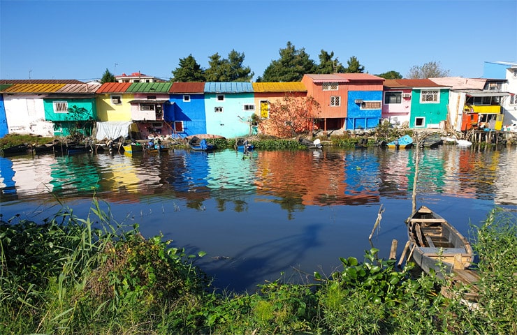 خانه های رنگی در شهر زیبای بندر انزلی