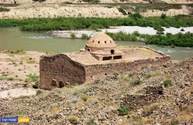 کلیسای تاریخی و قدیمی ننه مریم در کنار رودخانه