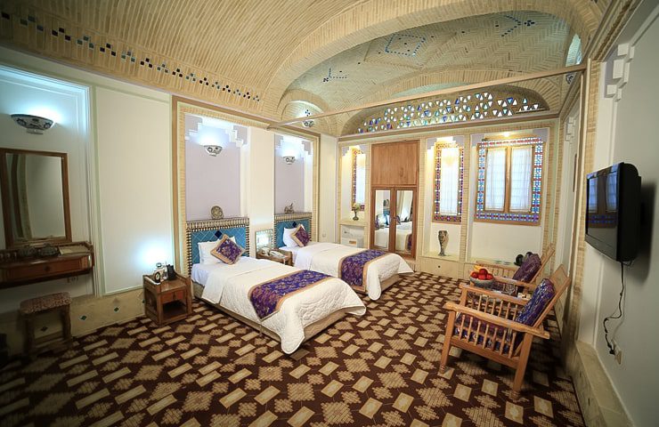 اتاق های هتل باغ مشیر الممالک یزد