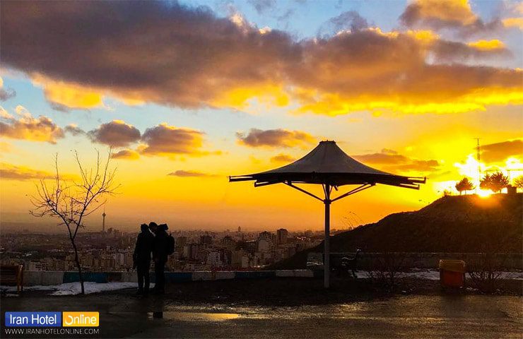 تماشای منظره غروب از بام تهران