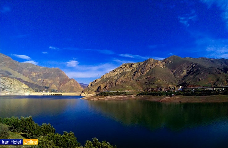 تصویری زیبا از دریاچه و طبیعت بهشتی منجیل در تابستان