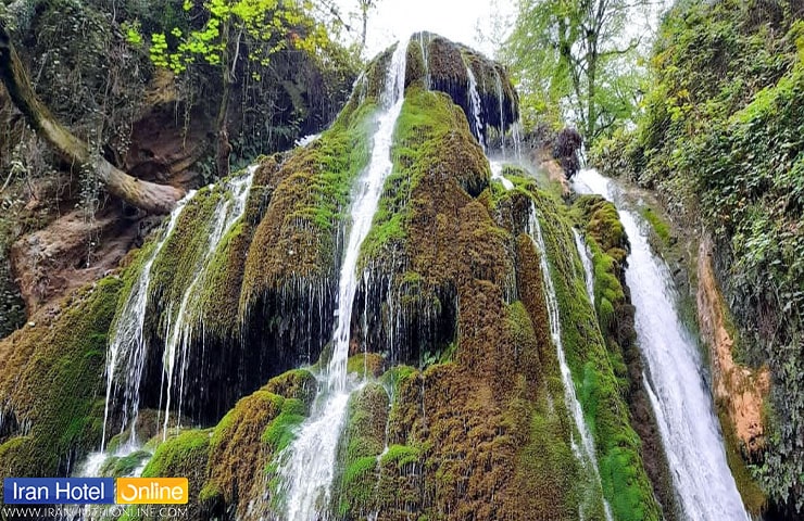 نمایی از آبشار خزه‌ای کبود وال علی آباد کتول