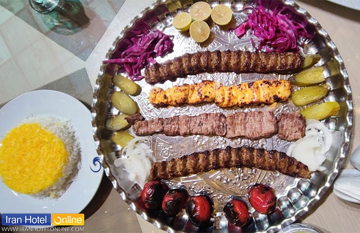 غذای سرو شده در رستوران گردان سیرنگ قم