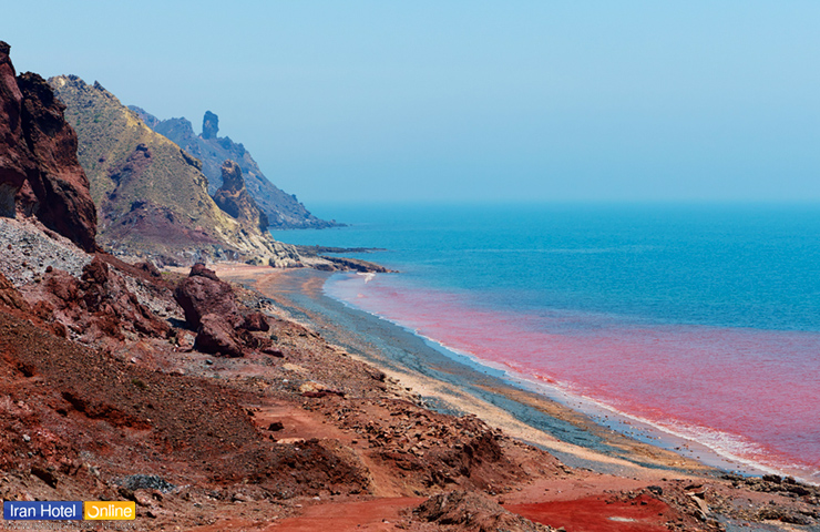 ساحل رنگی جزیره زیبای هرمز